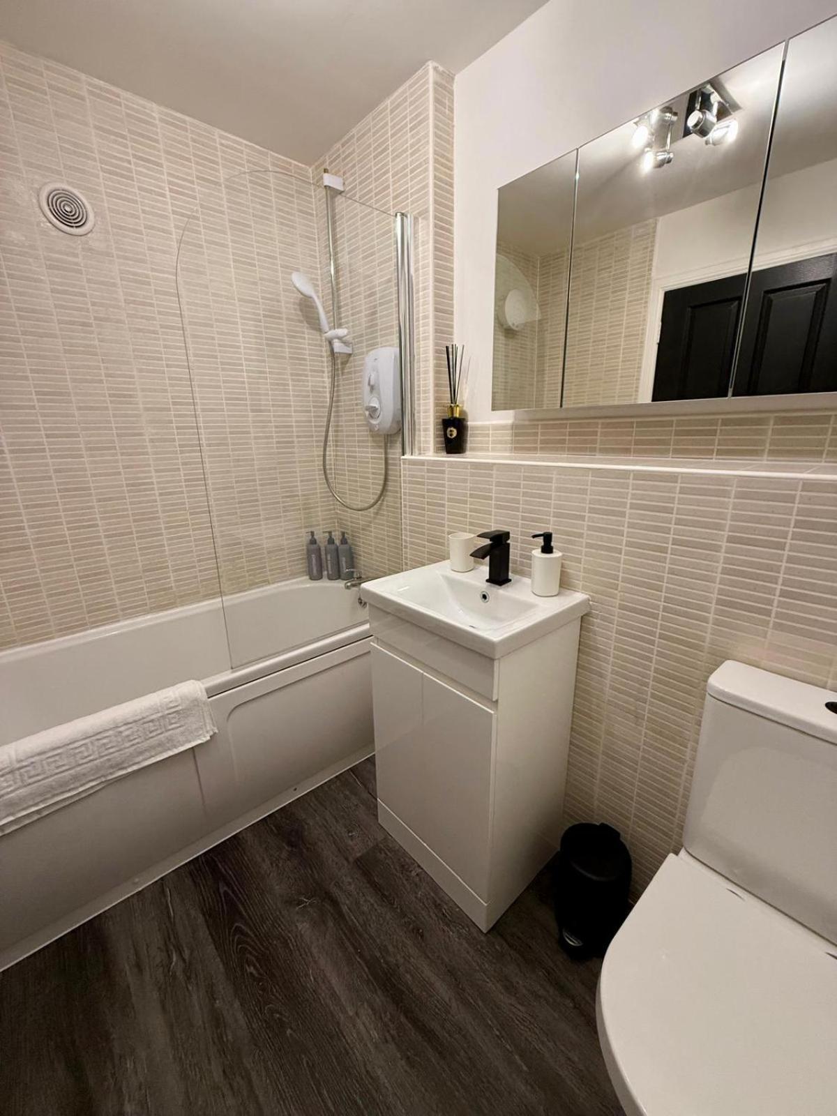 Apartment 2 Bedroom Near Centre, Celtic Park And Emirates Arena