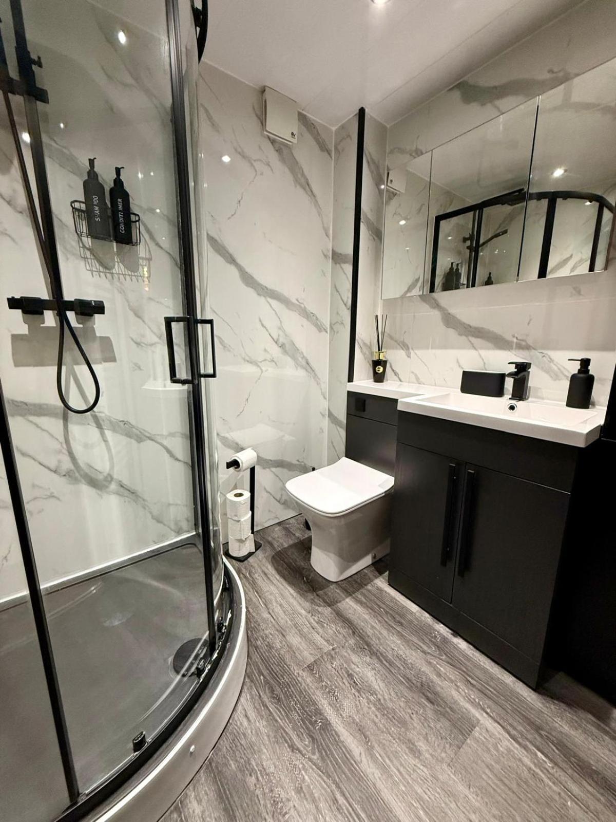2 Bedroom Near Centre, Celtic Park And Emirates Arena *