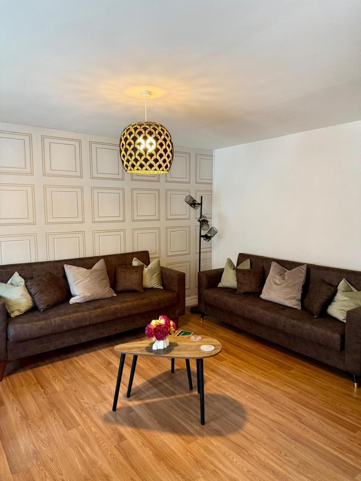 2 Bedroom Near Centre, Celtic Park And Emirates Arena
