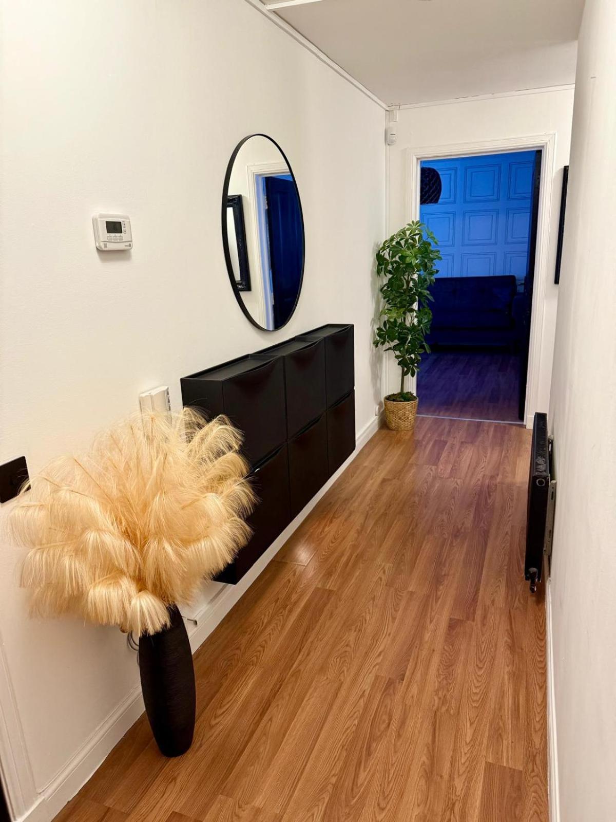 Apartment 2 Bedroom Near Centre, Celtic Park And Emirates Arena *